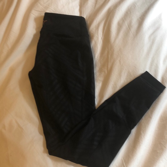 Old navy leggings black mesh panels size S - Picture 1 of 4